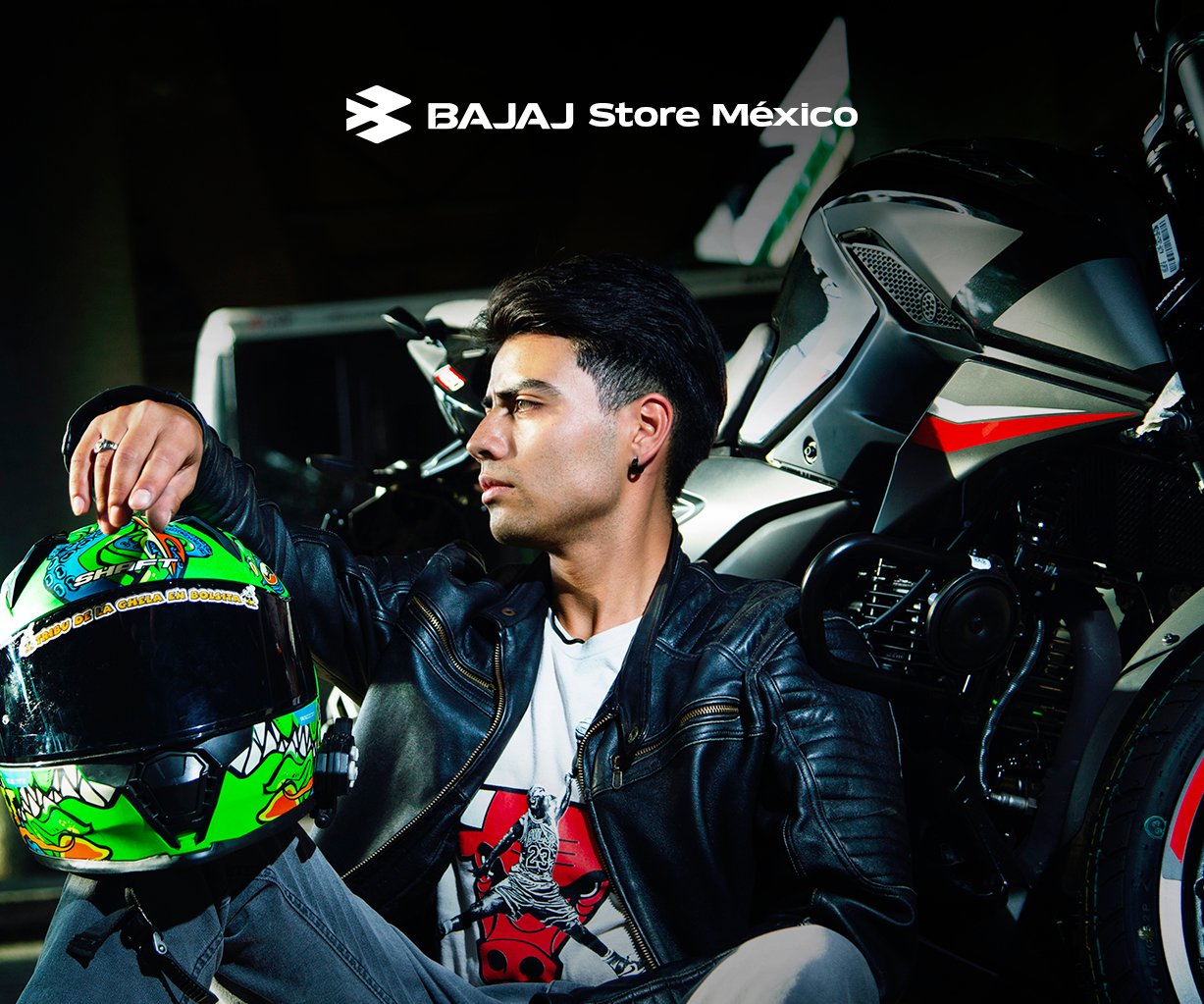 Cuida tu motor con lubricantes originales Bajaj El aceite original Bajaj 20W50 mineral de cuatro tiempos es la elección ideal para mantener tu motocicleta Bajaj en óptimas condiciones. Este lubricante de alta calidad ofrece una serie de beneficios que garantizan el rendimiento y la longevidad de tu motor.